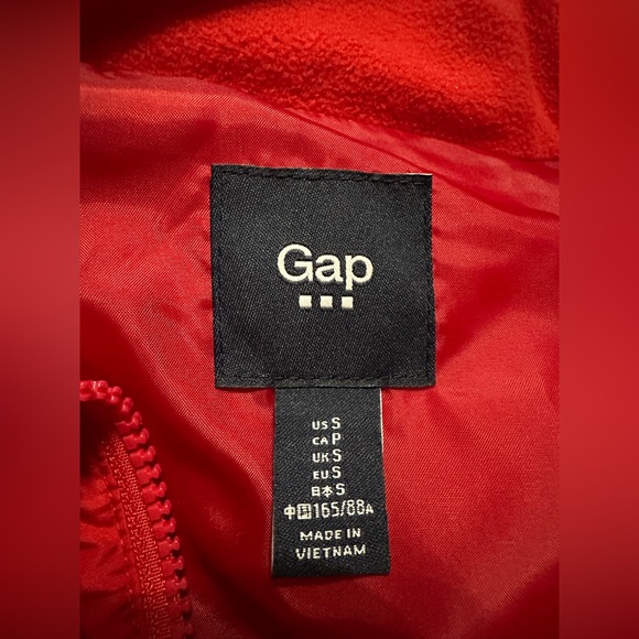 Gap Puffer Vest Red 
Adult Size Small - Picture 6 of 6